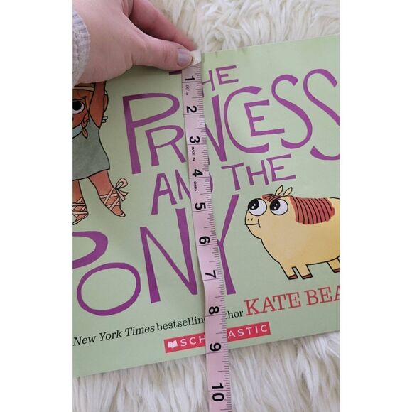 The Princess and The Pony by Kate Beaton Scholastic Chrildrens Book - Picture 4 of 7